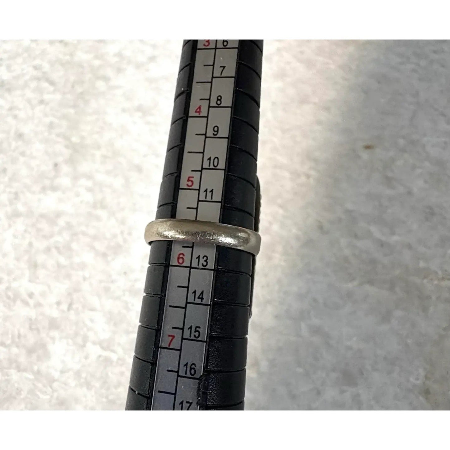 Anillo de ónix verde tallado azteca antiguo y plata de ley