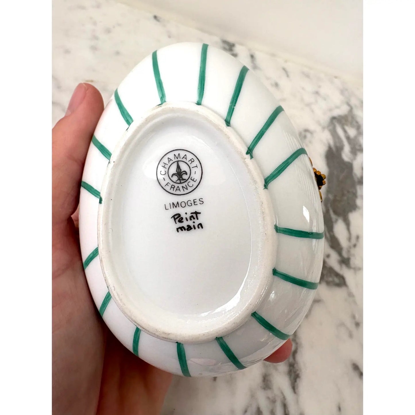 Limoges Francia Huevera de Porcelana Pintada a Mano con Cierre de Latón