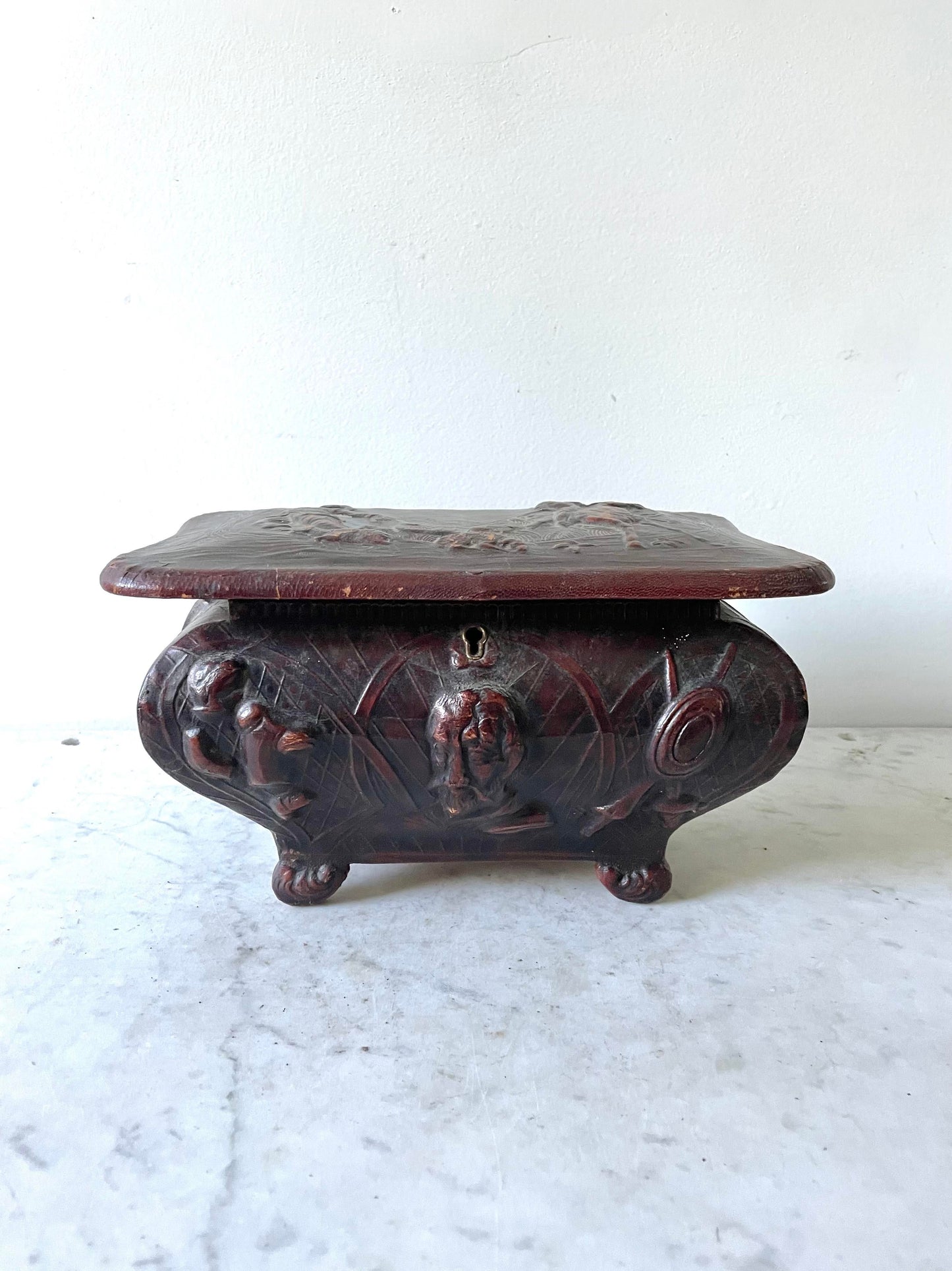 Joyero de cuero repujado hecho en España