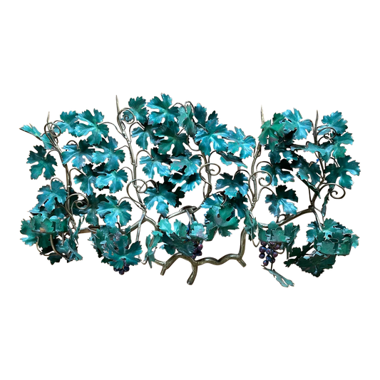 Apliques de vela italianos de mediados de siglo de metal pintado con hojas y uvas de tole