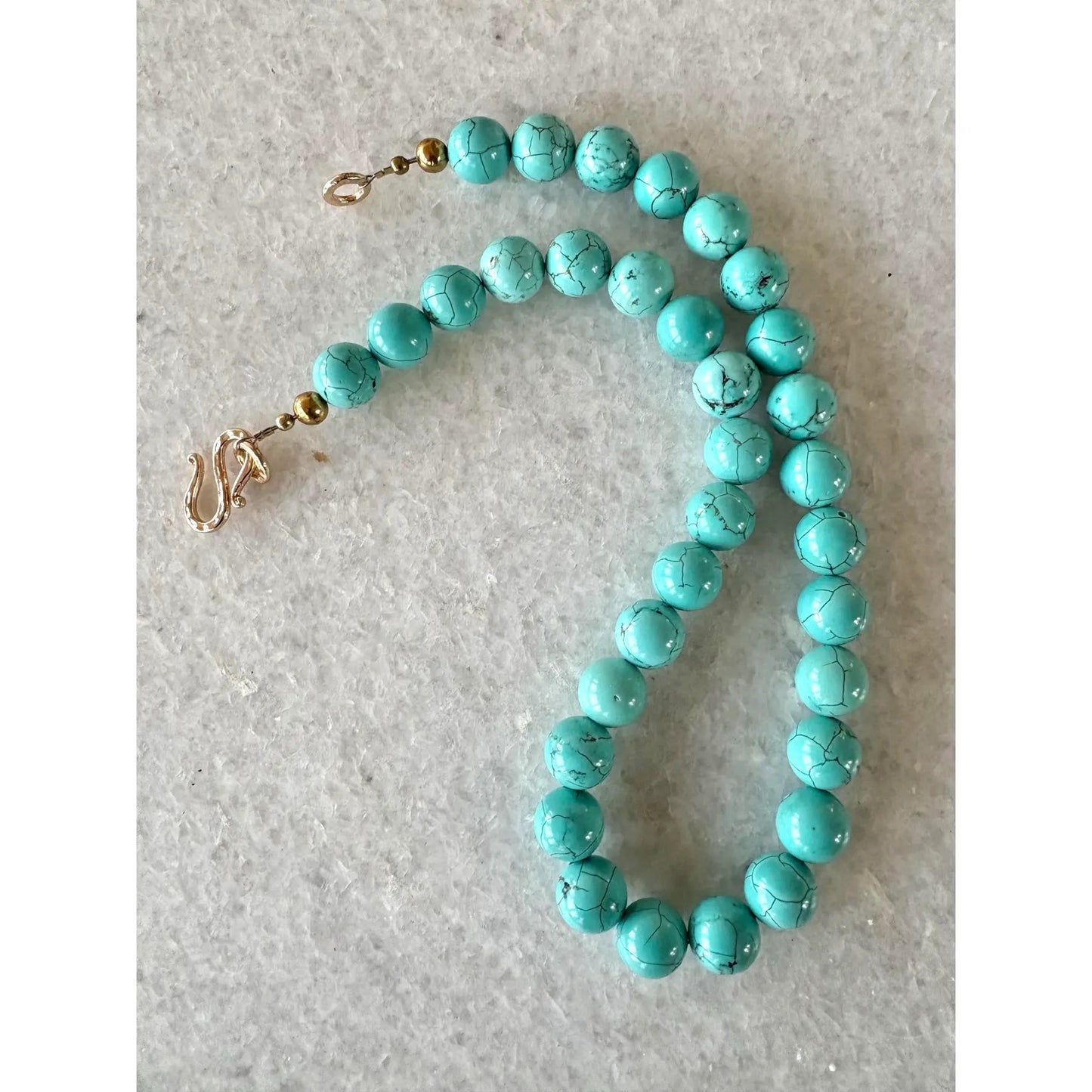 Collar de cuentas turquesas - Diseñado por Matthew Izzo