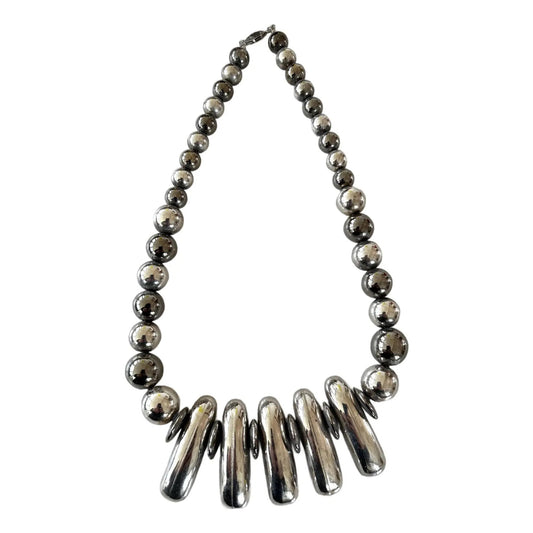 Collar vintage grande de plata con cuentas