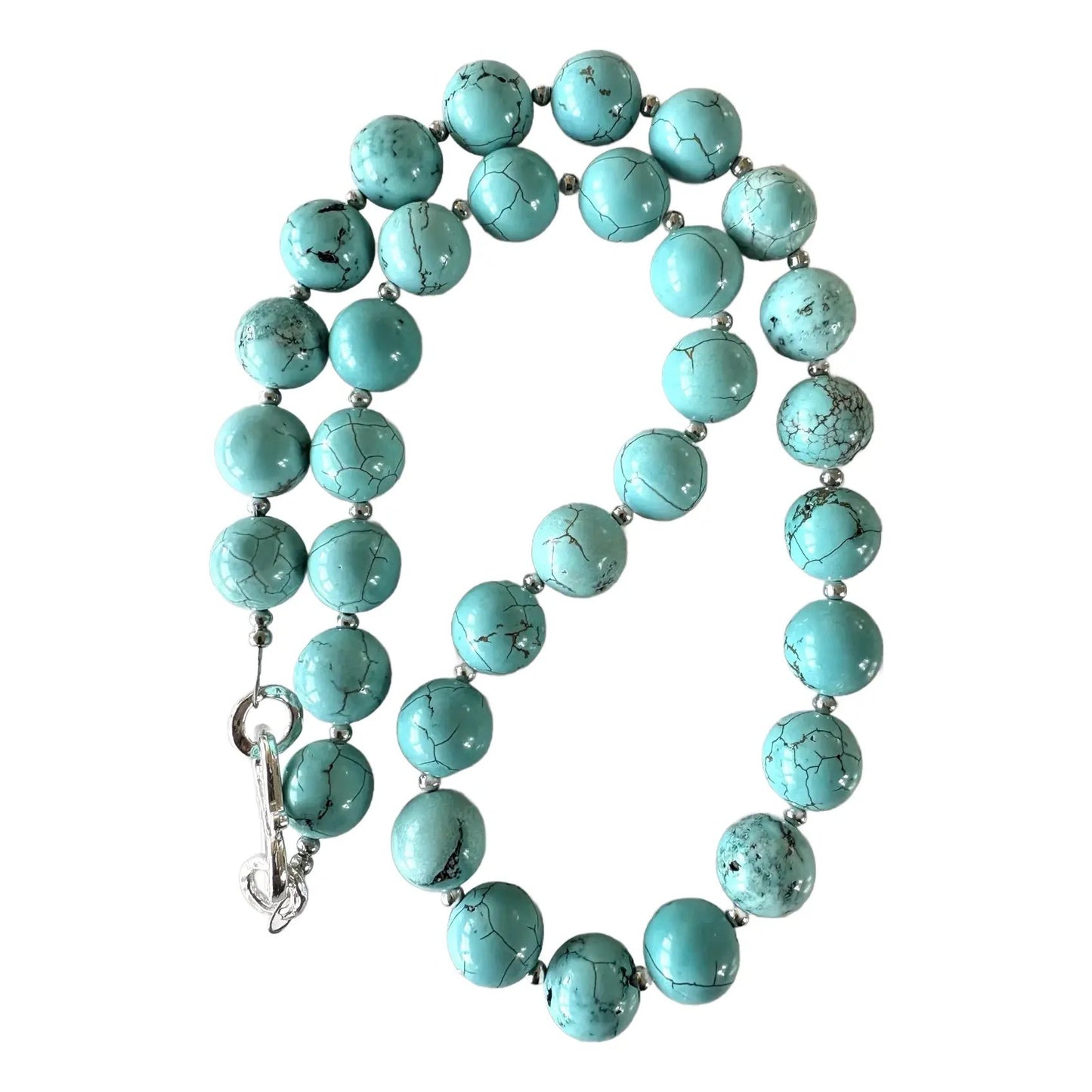 Collar turquesa con cuentas, detalles en plata, espaciadores y broche diseñados por Matthew Izzo