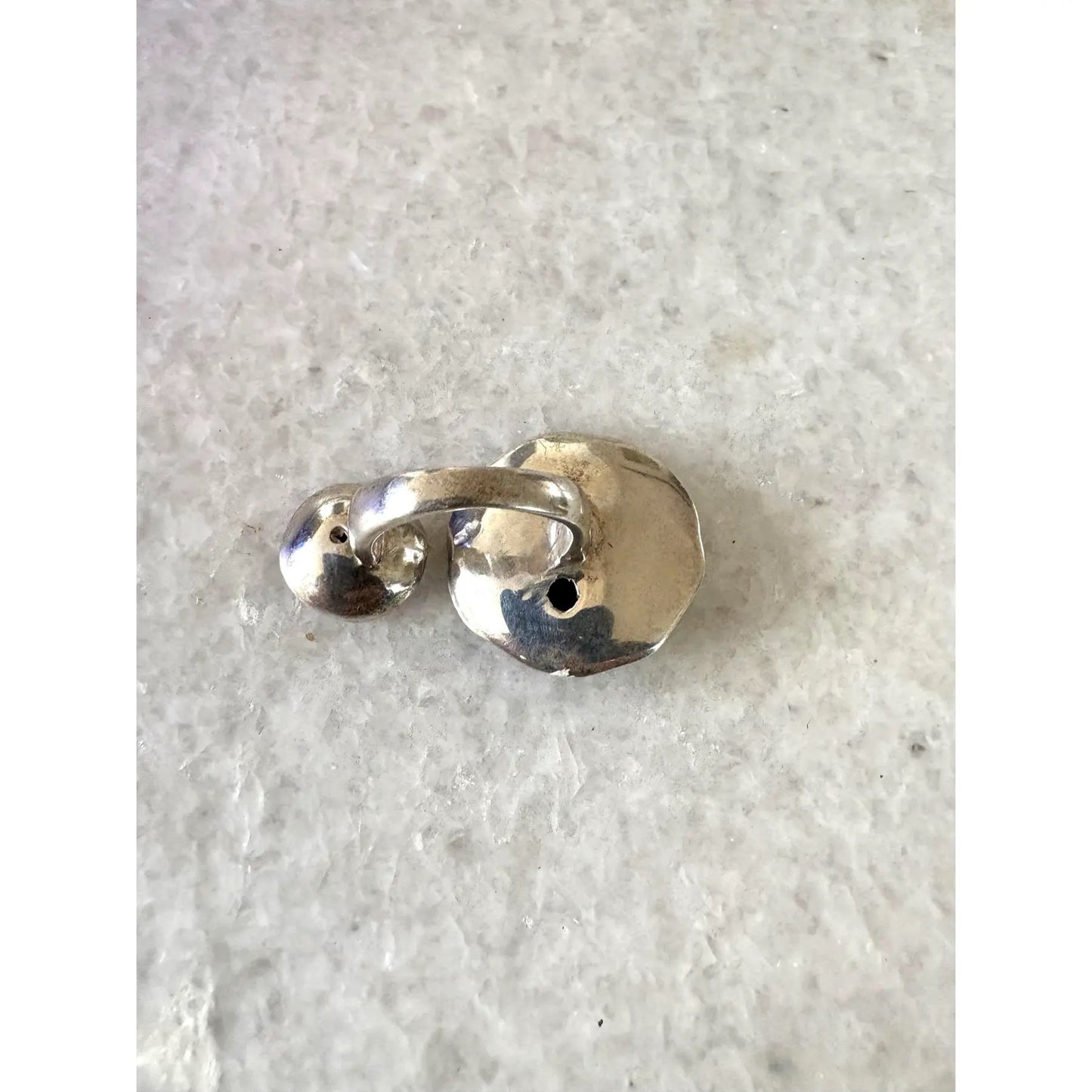 Anillo modernista de plata de ley y turquesa, de Hans Gehrig