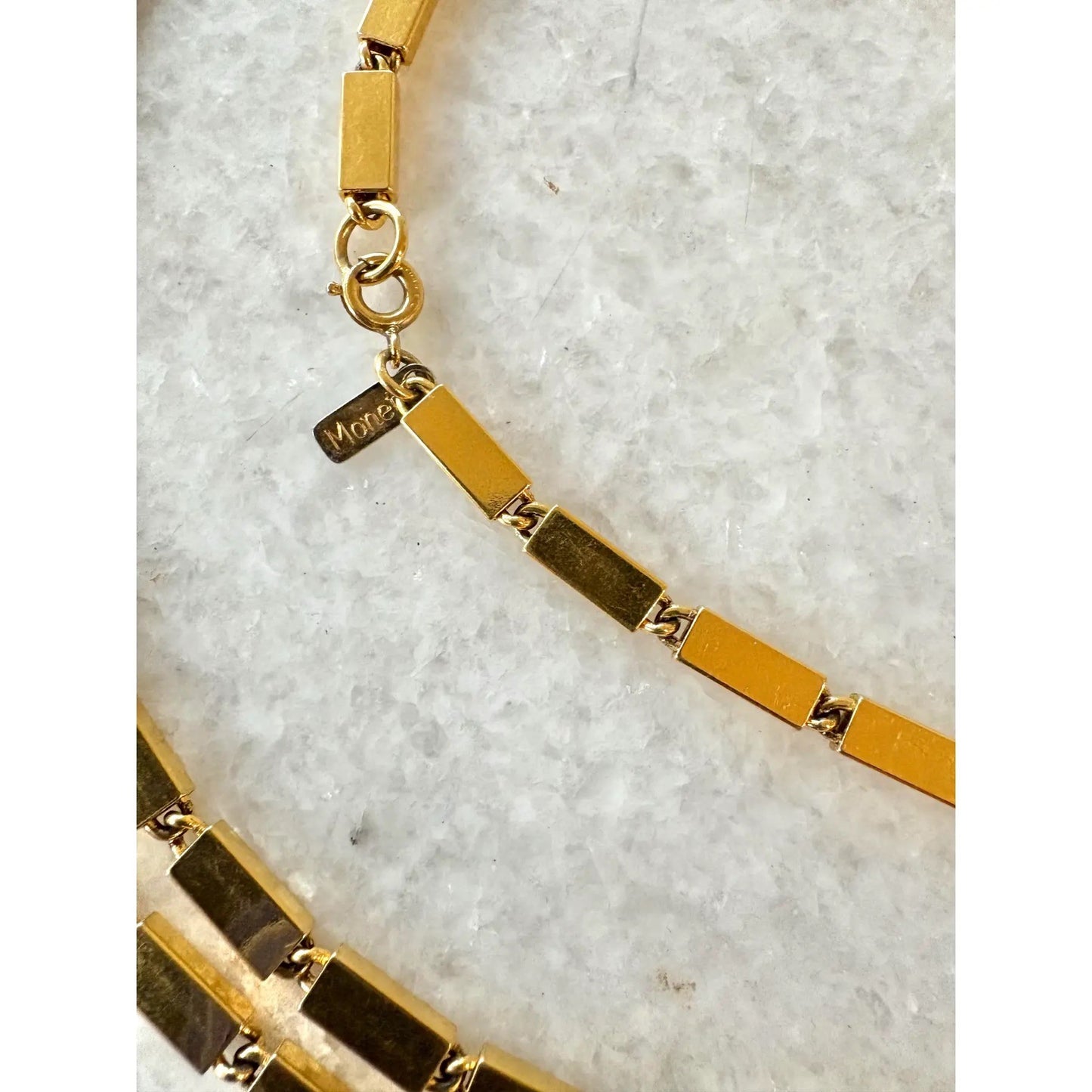 Collar largo de cadena Monet tono dorado de los 80