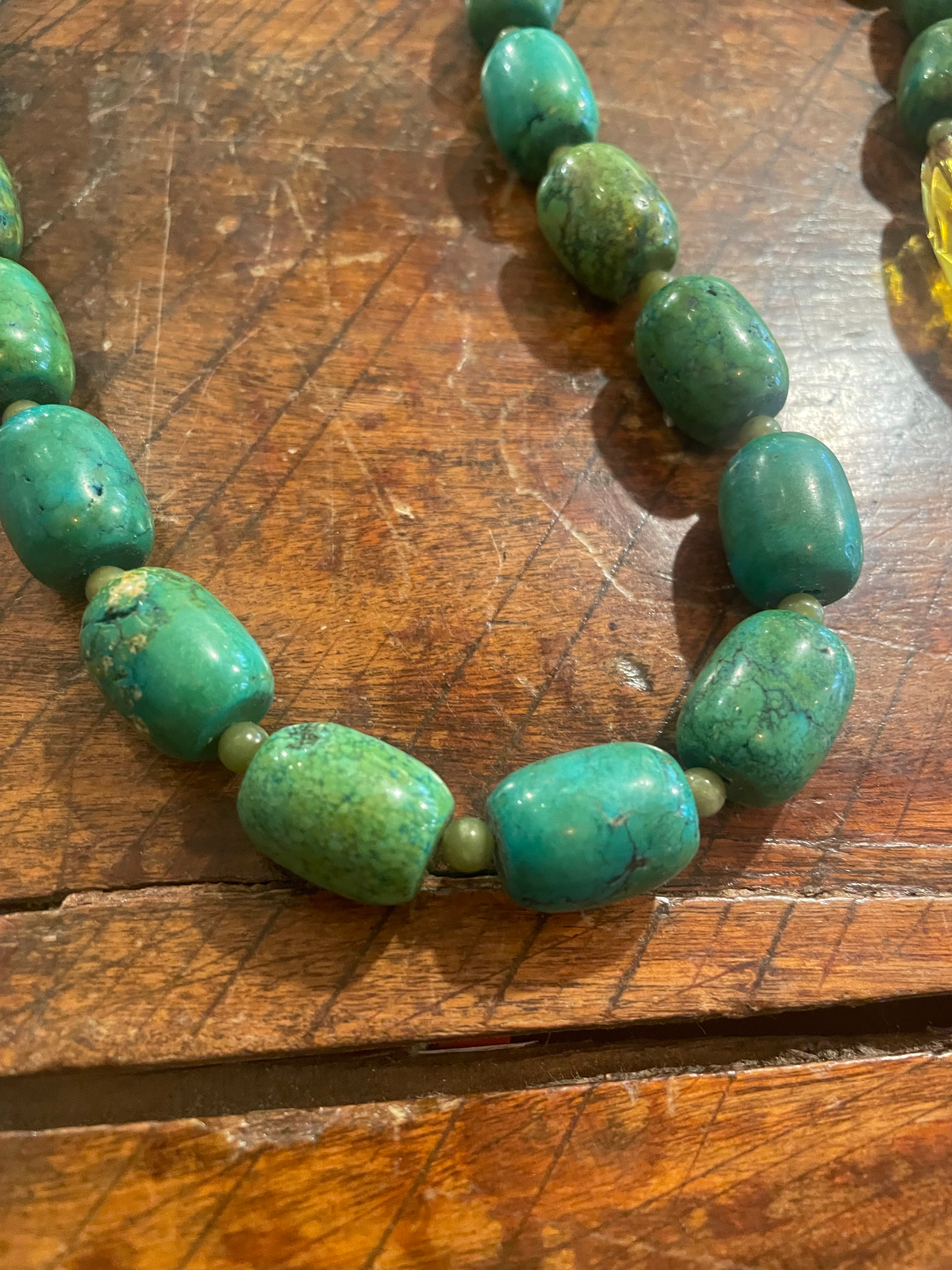 Collar de cuentas de jade turquesa y cristal vintage de Matthew Izzo