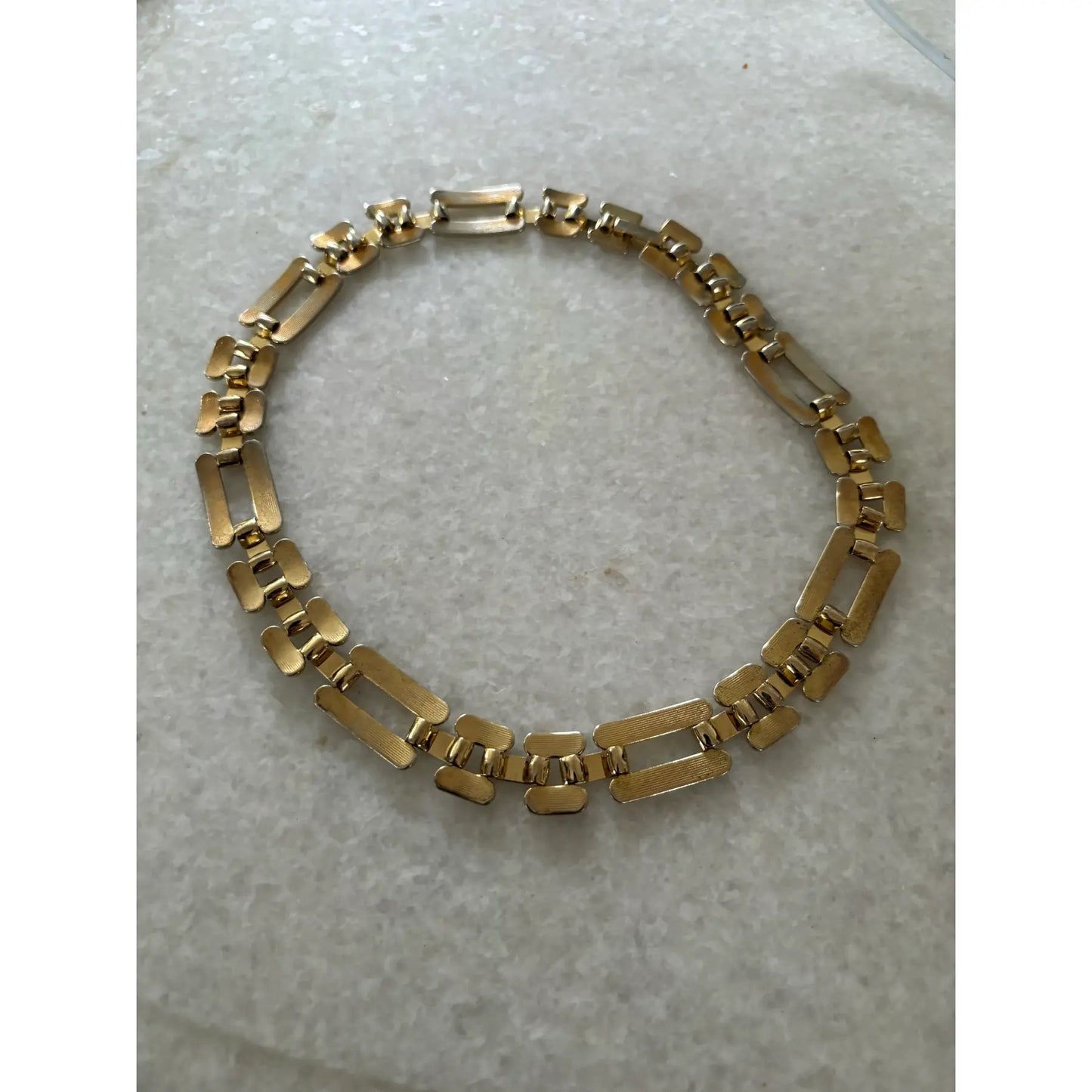 Collar Vintage con Cadena de Eslabones Dorados