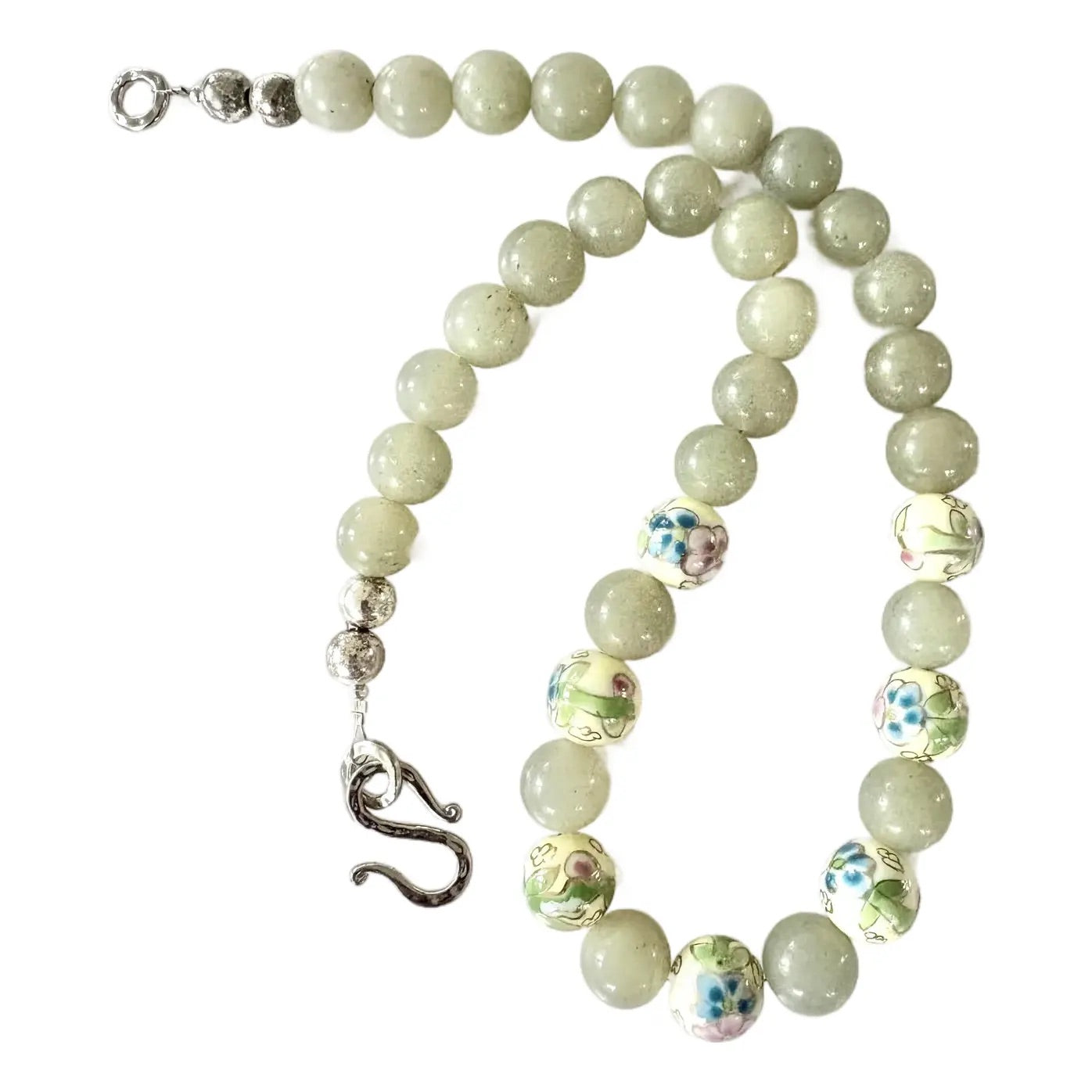 Collar de jade y porcelana con cuentas