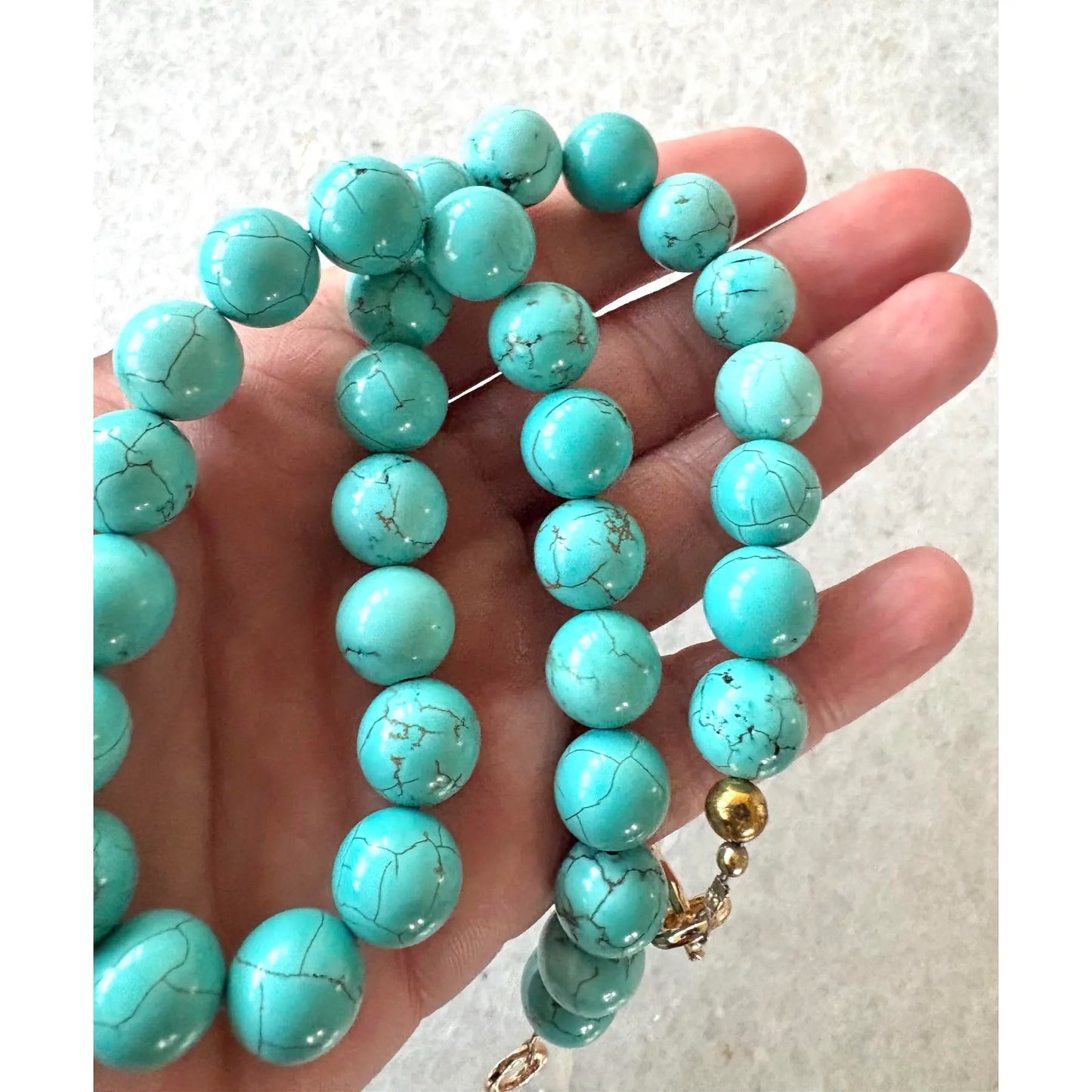 Collar de cuentas turquesas - Diseñado por Matthew Izzo