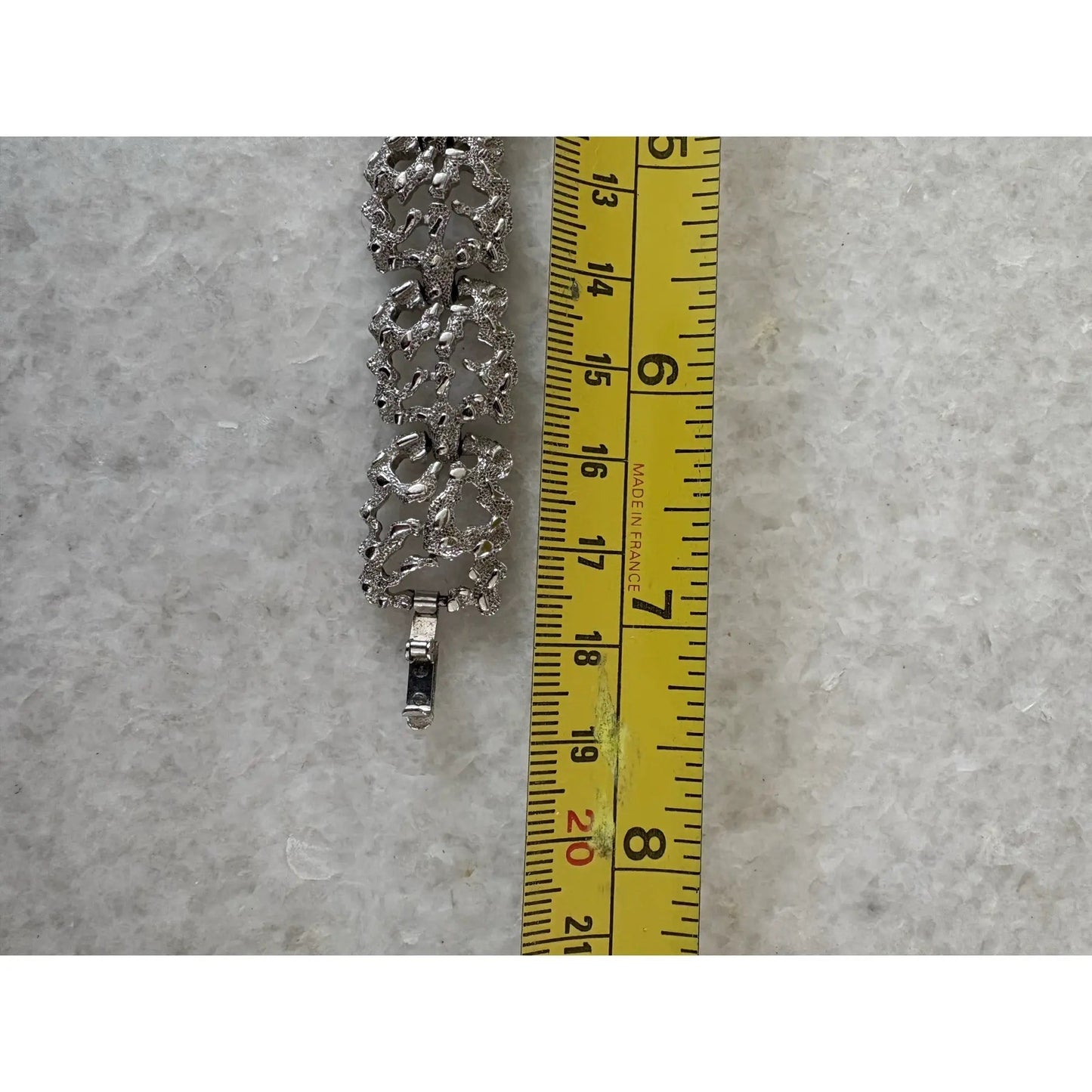 Pulsera Trifari Coral Diseño Metal Tono Plateado Años 50