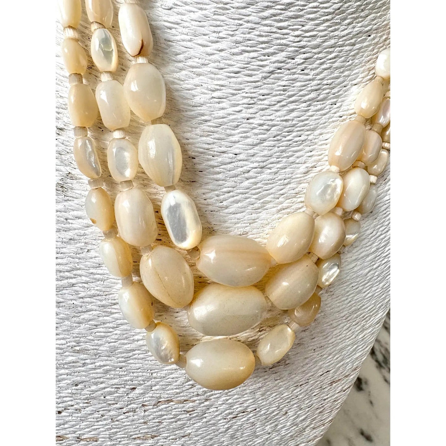 Collar vintage de nácar, múltiples hebras con broche de plata esterlina