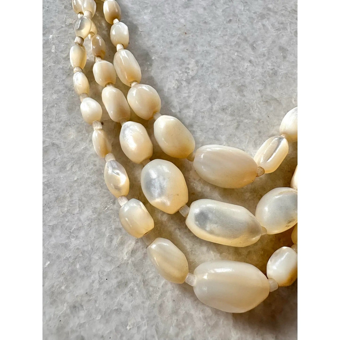 Collar vintage de nácar, múltiples hebras con broche de plata esterlina