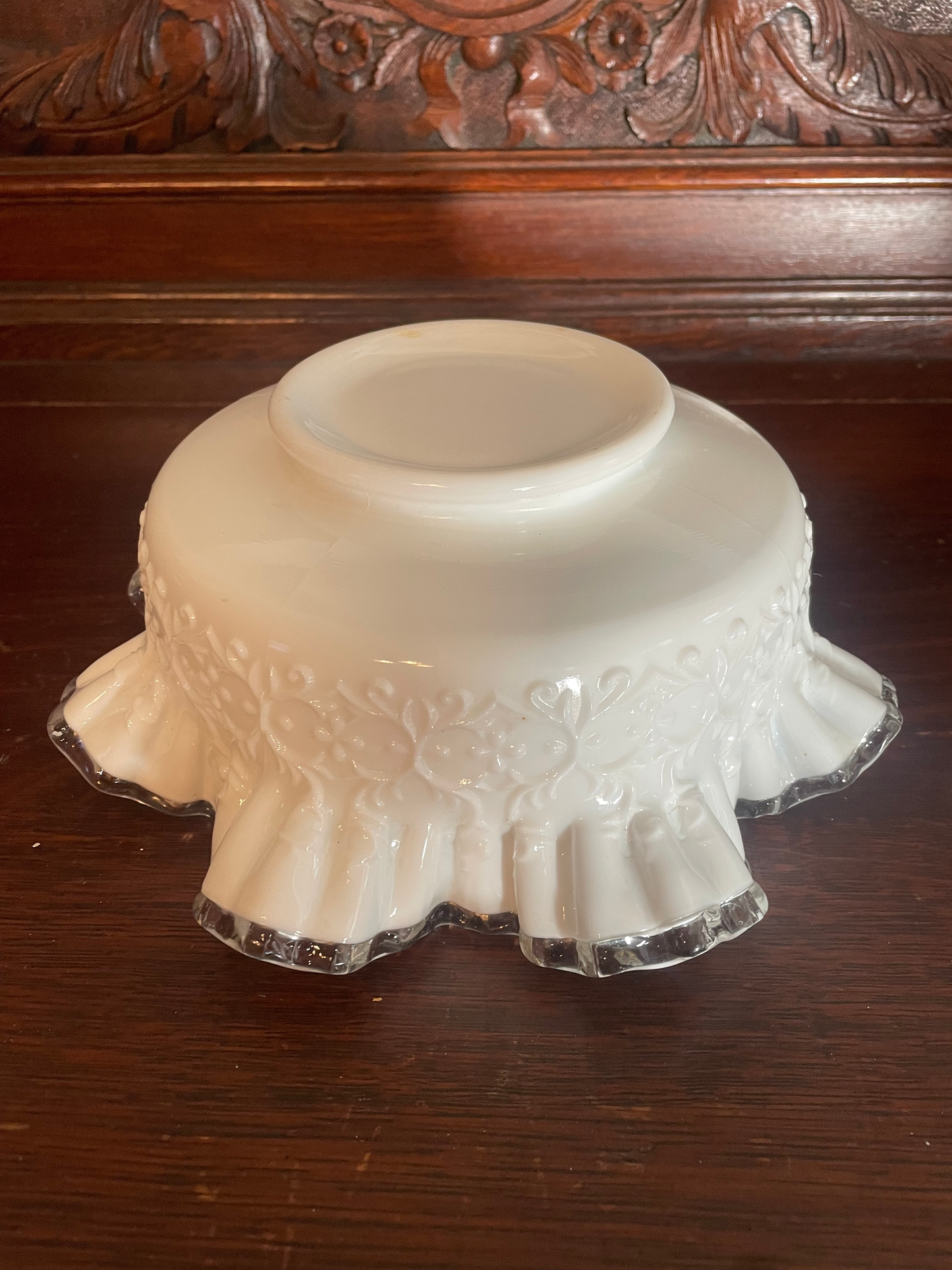 Fenton Glass Spanish Lace Milk Glass Ripple Bowl. Rare 1960s