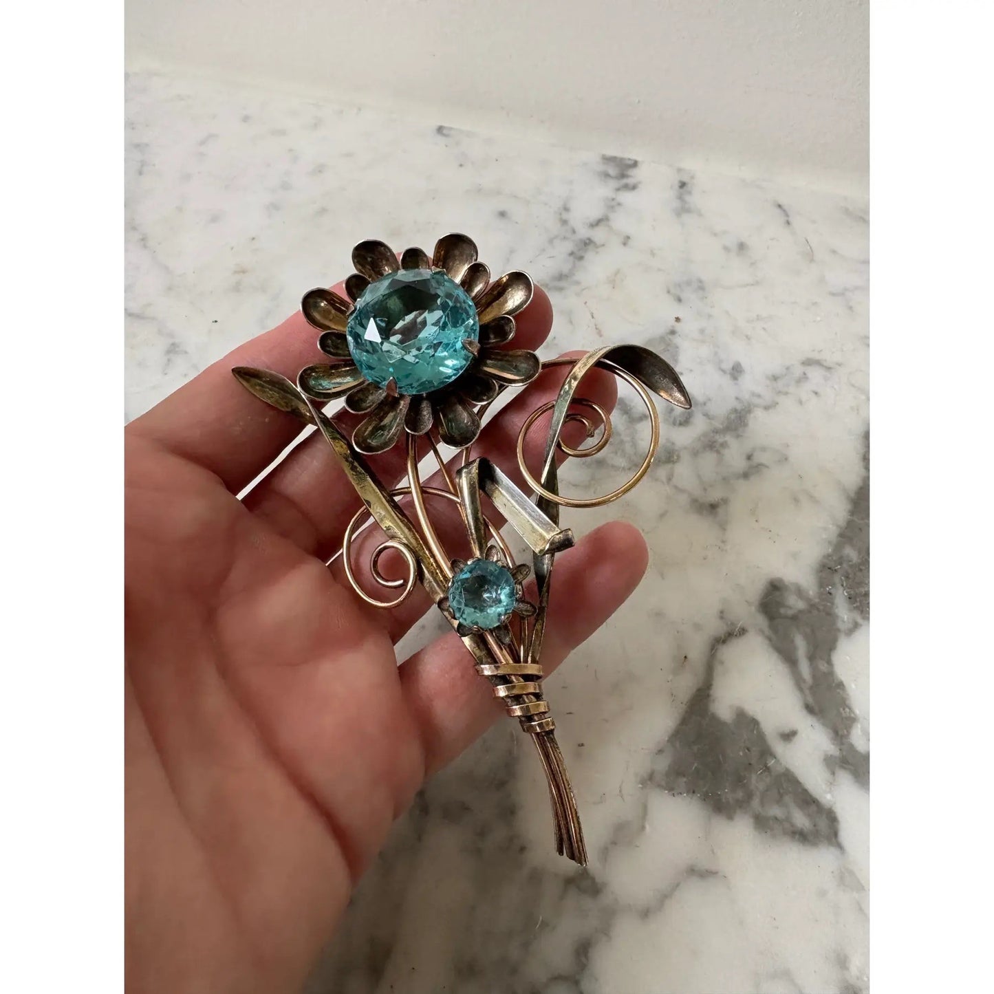 Broche Art Decó Relleno de Oro de 12k Firmado Harry Iskin Piedra Azul Grande