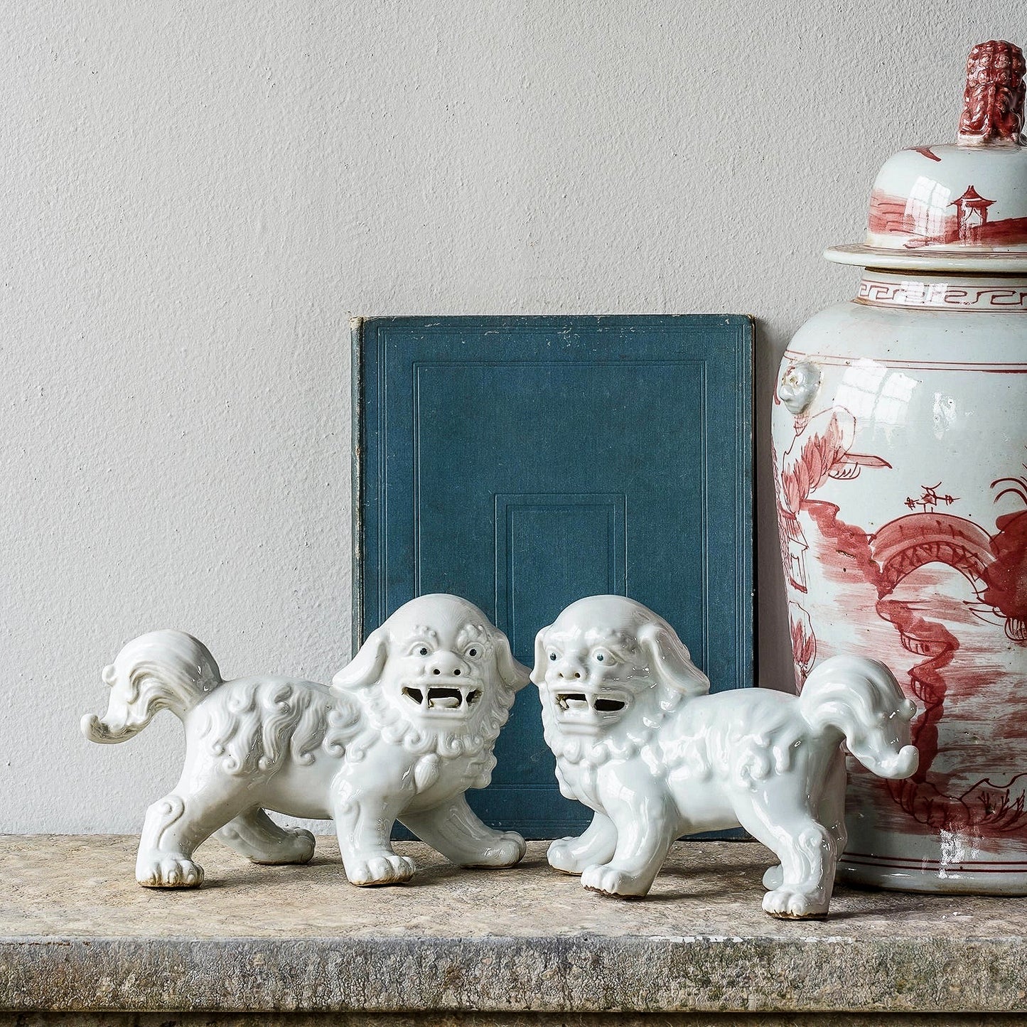 Juego de leones de porcelana de Jingdezhen, Matthew Izzo Home Collection