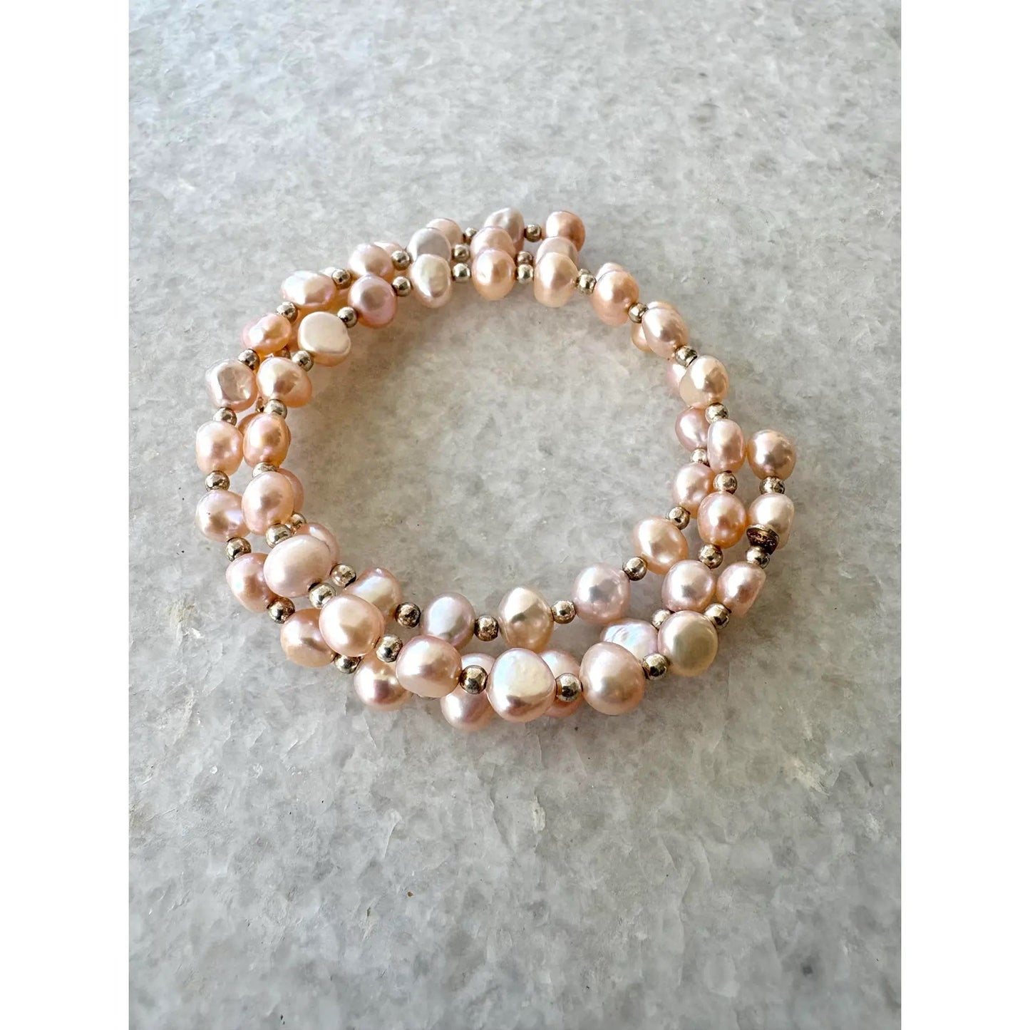Pulsera Envolvente de Perlas de Agua Dulce y Separadores de Plata