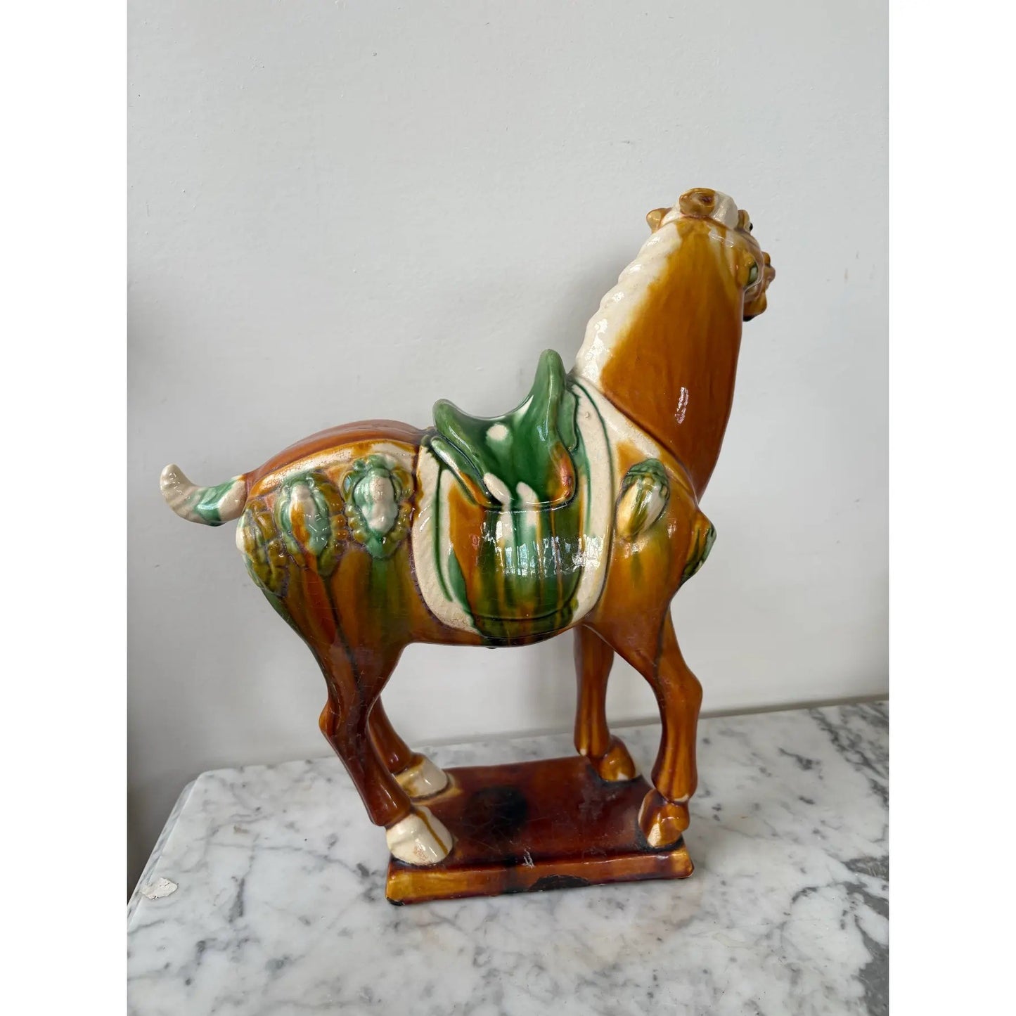 Escultura de caballo de guerra chino de cerámica de mayólica