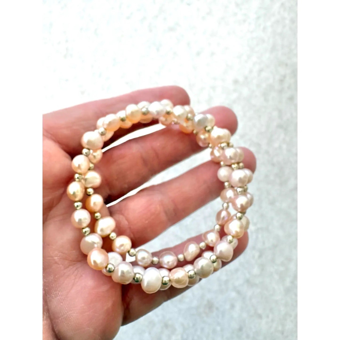 Pulsera Envolvente de Perlas de Agua Dulce y Separadores de Plata