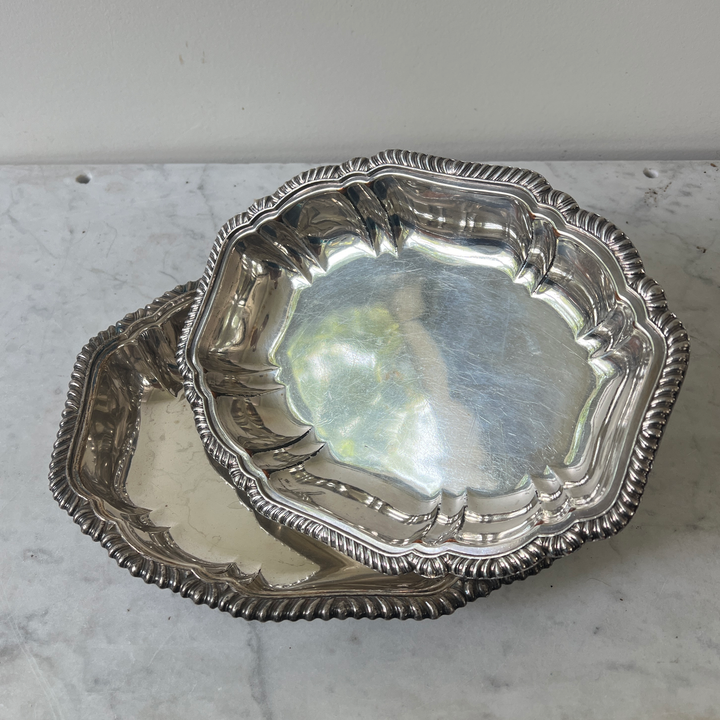 Fuente de servir antigua bañada en plata con tapa - 2 piezas