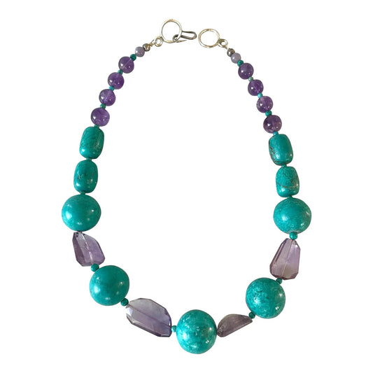 Collar de turquesa y amatista diseñado por Matthew Izzo