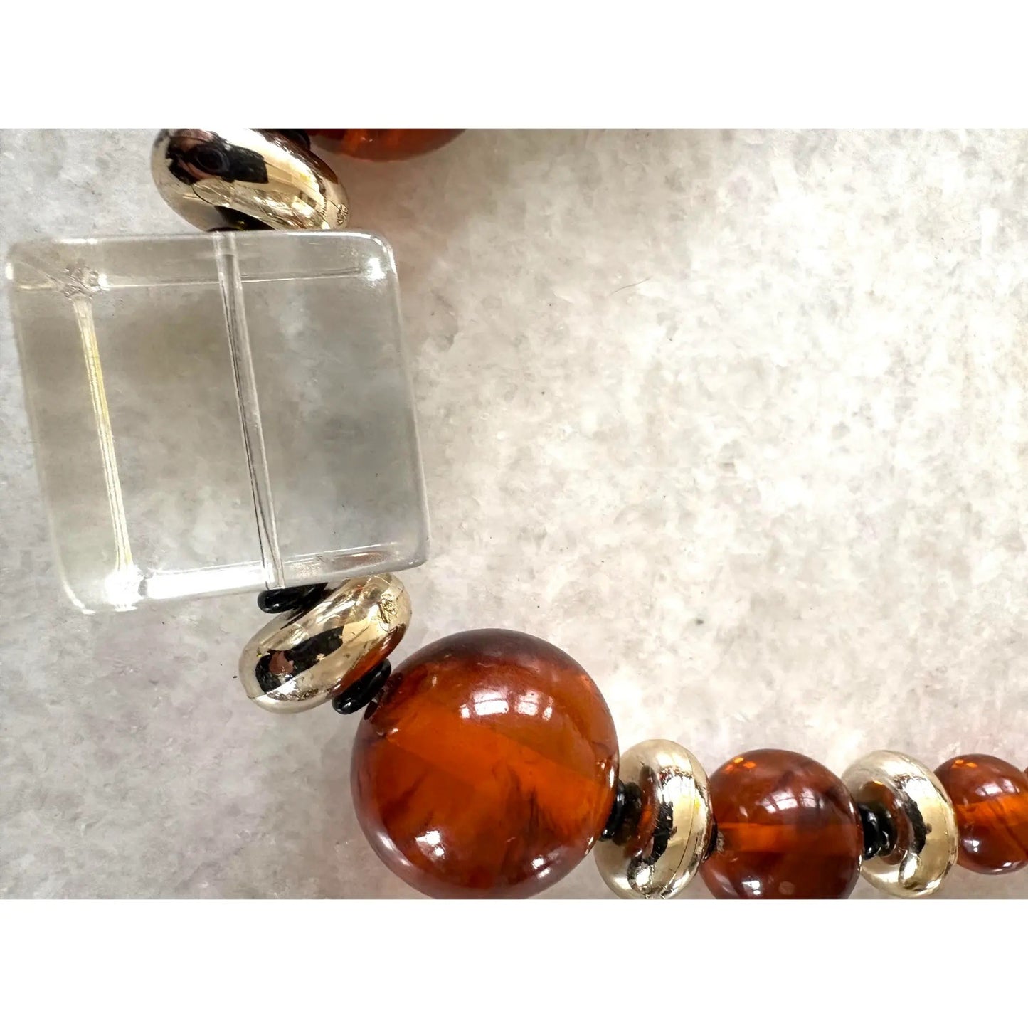 Collar de cuentas acrílicas estilo mediados de siglo