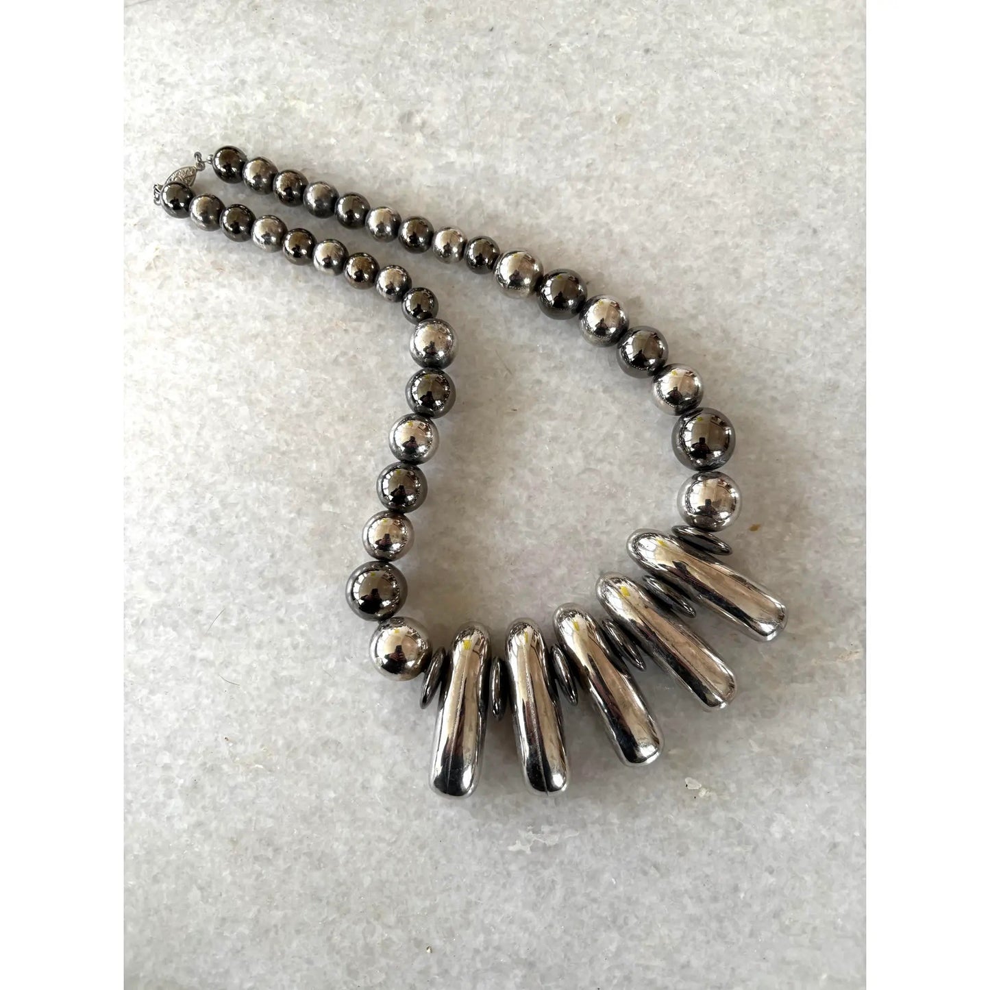 Collar vintage grande de plata con cuentas