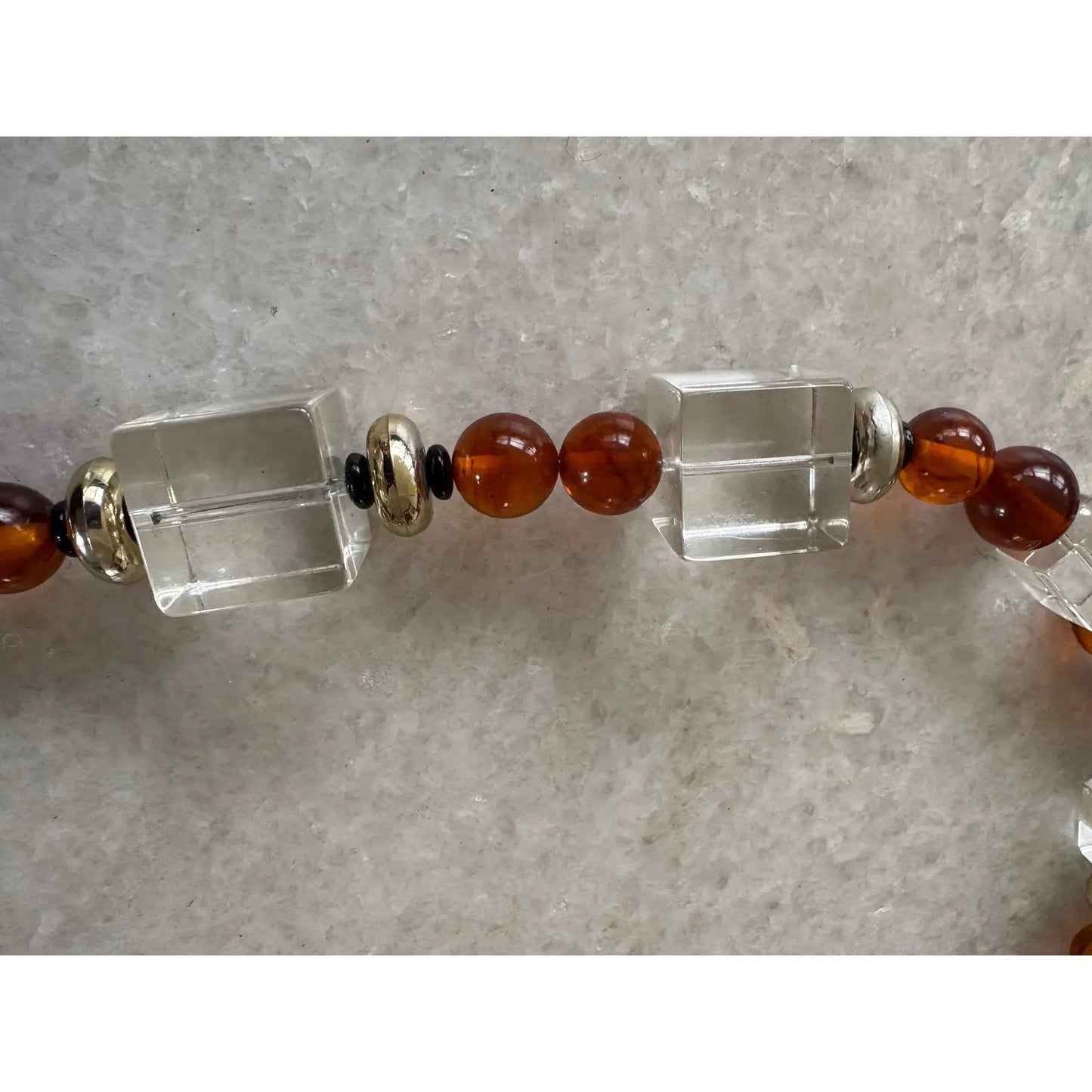 Collar de cuentas acrílicas estilo mediados de siglo