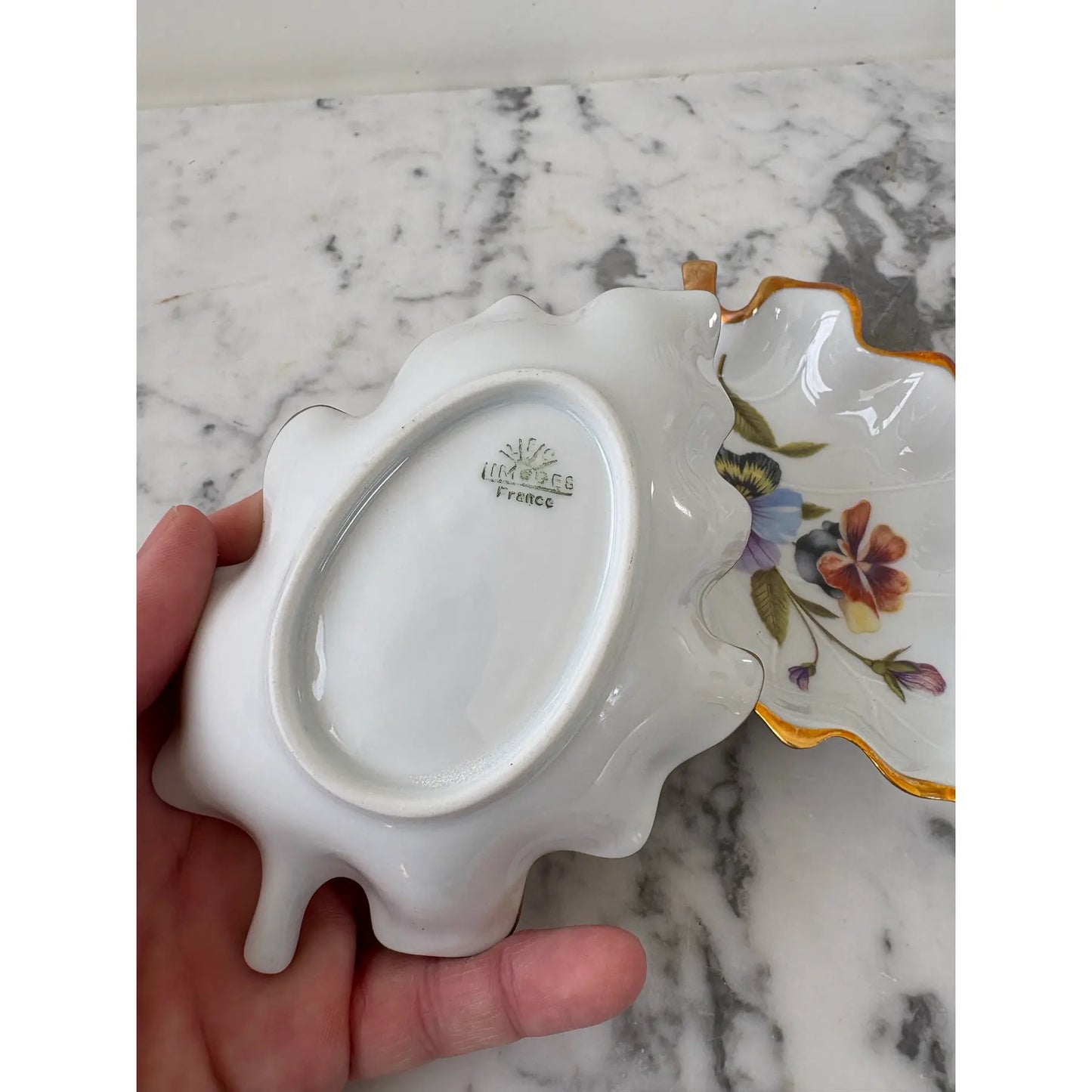 Bandejas decorativas de porcelana de Limoges (Francia) pintadas a mano. Juego de 2.