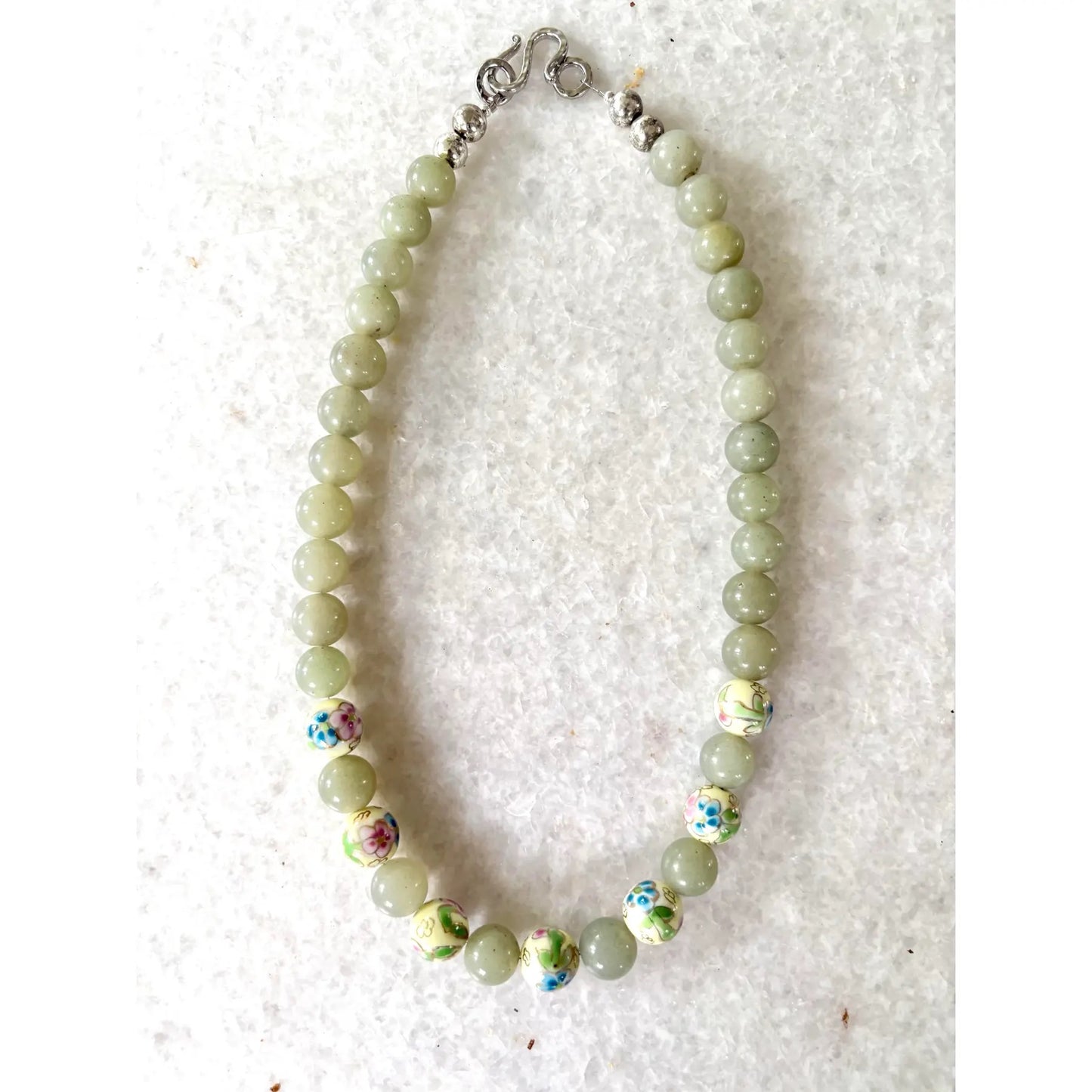Collar de jade y porcelana con cuentas
