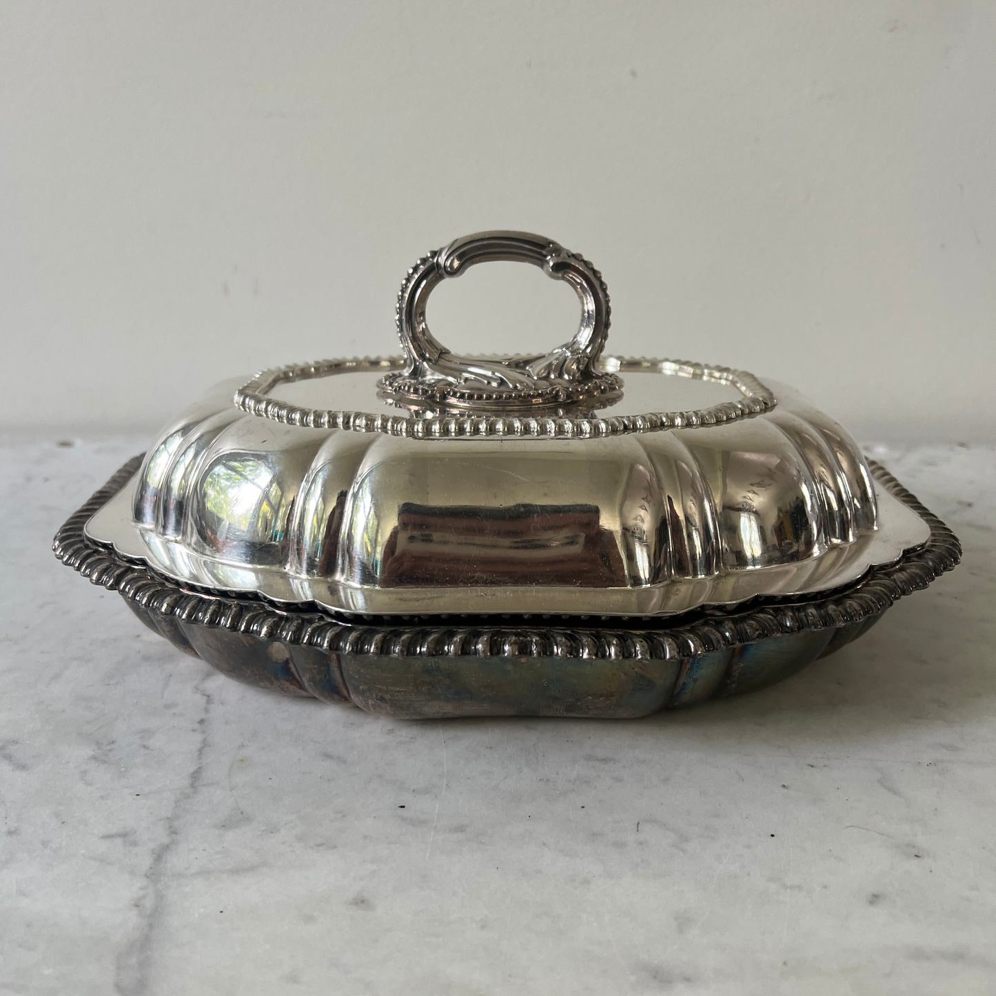 Fuente de servir antigua bañada en plata con tapa - 2 piezas