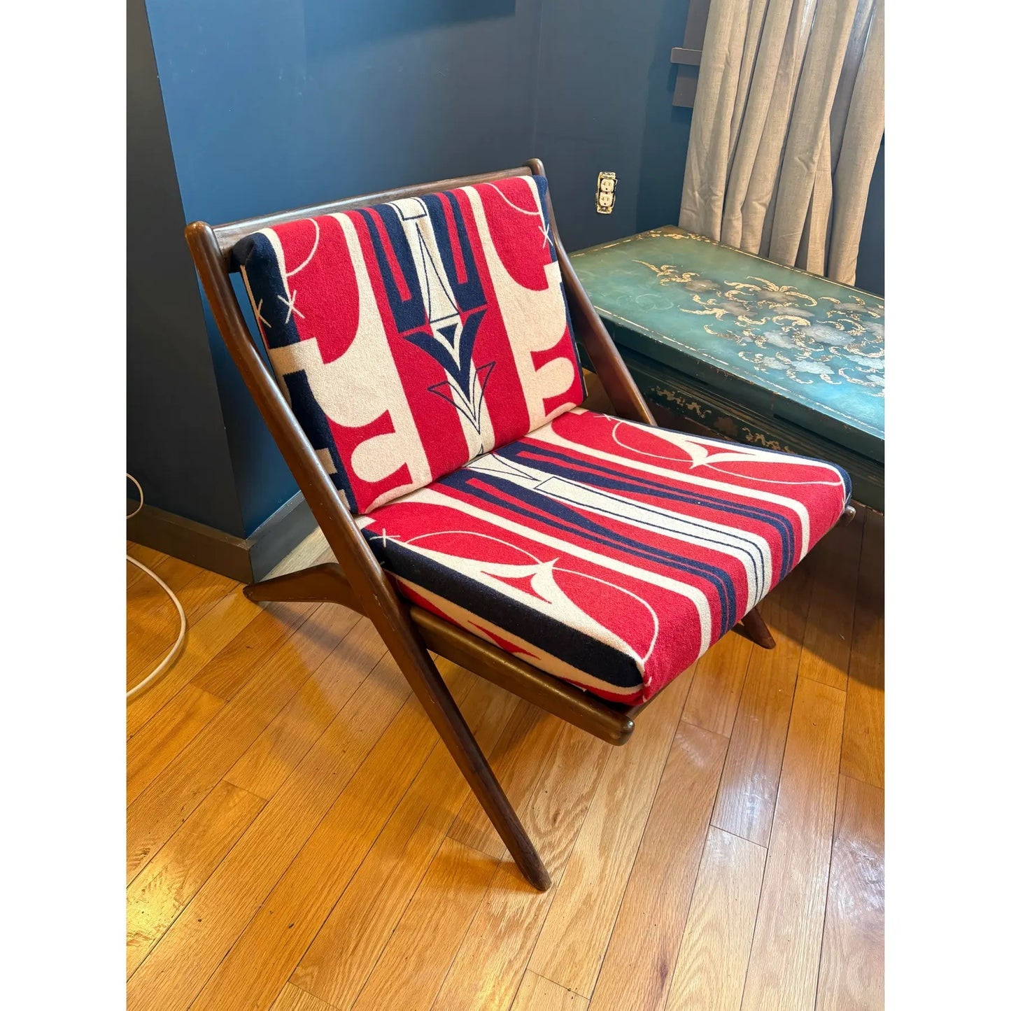 Silla de Nogal MCM con Tapicería de Lana Pendleton Vintage