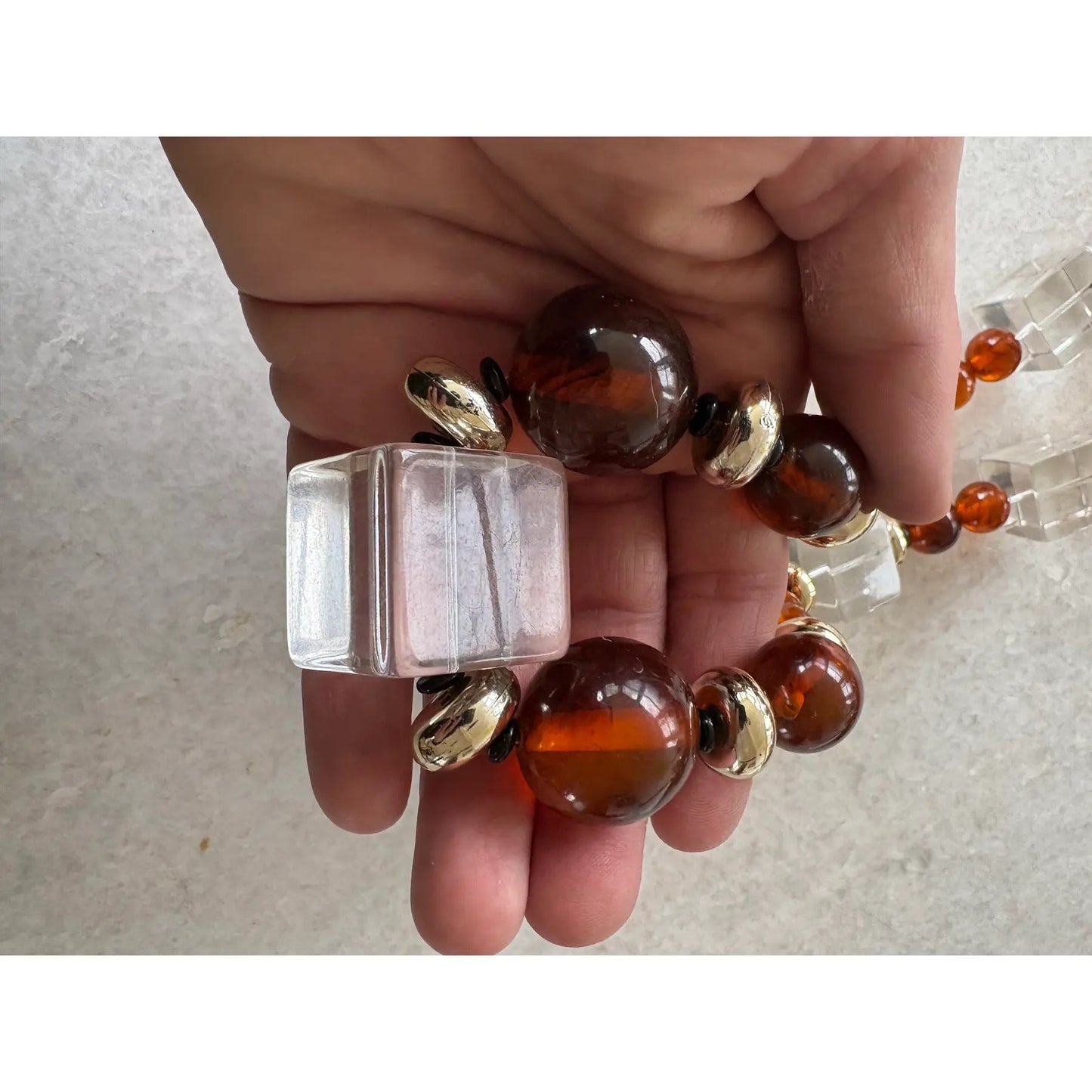 Collar de cuentas acrílicas estilo mediados de siglo