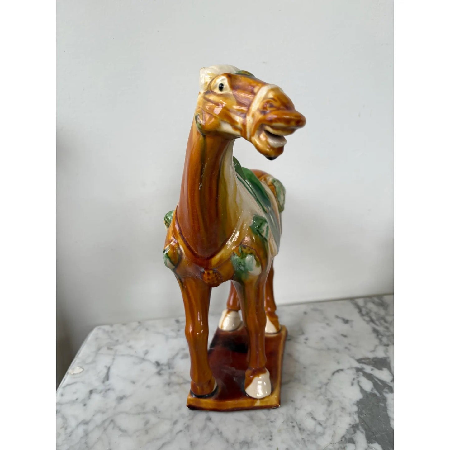 Escultura de caballo de guerra chino de cerámica de mayólica