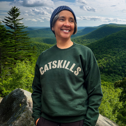 Sudadera con cuello redondo de fieltro - Catskills Letterman: Verde bosque